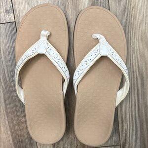 Vionic Casandra White Leather Strap Sandals Size 10